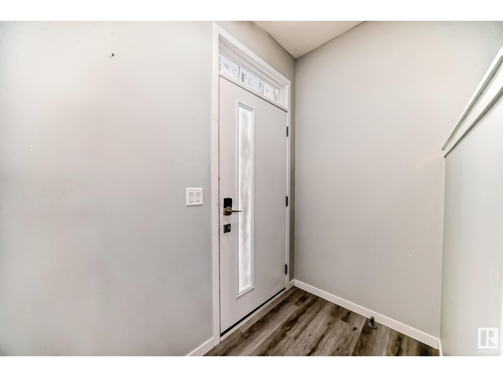 2347 51 ST SW