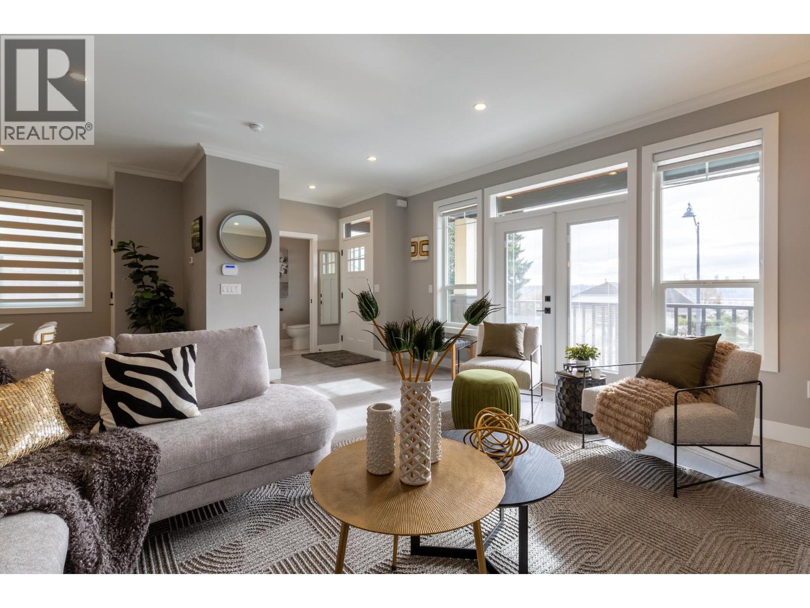 1 1211 THOMAS AVENUE