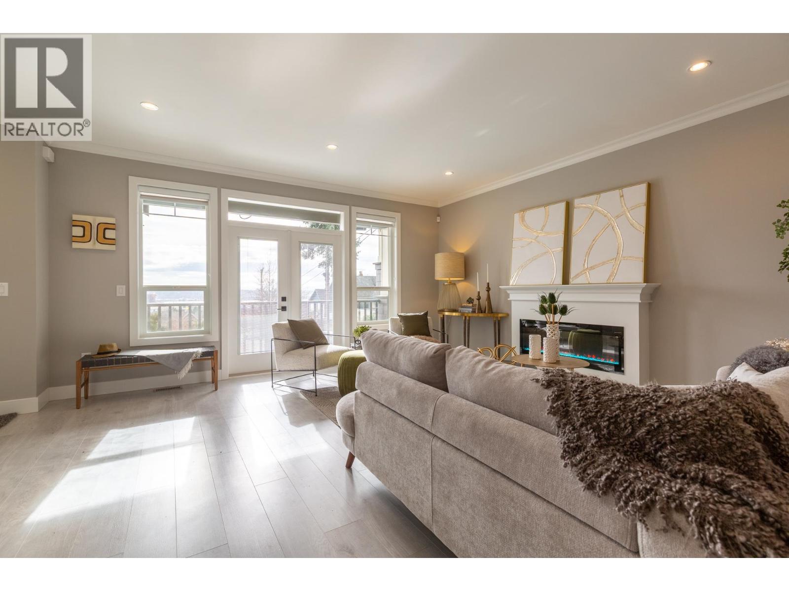 1 1211 THOMAS AVENUE