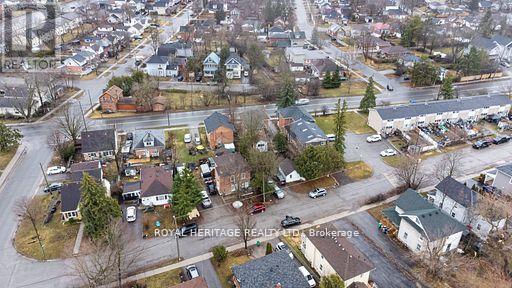 364 PARKHILL ROAD W