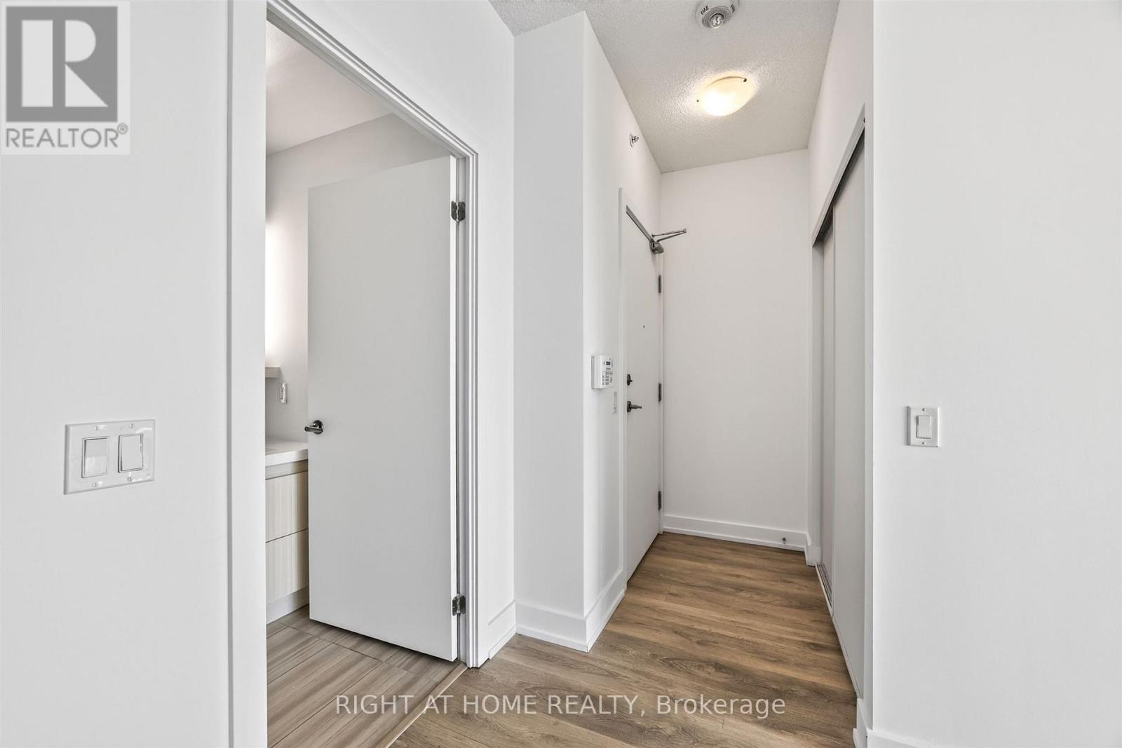 712 - 128 FAIRVIEW MALL DRIVE
