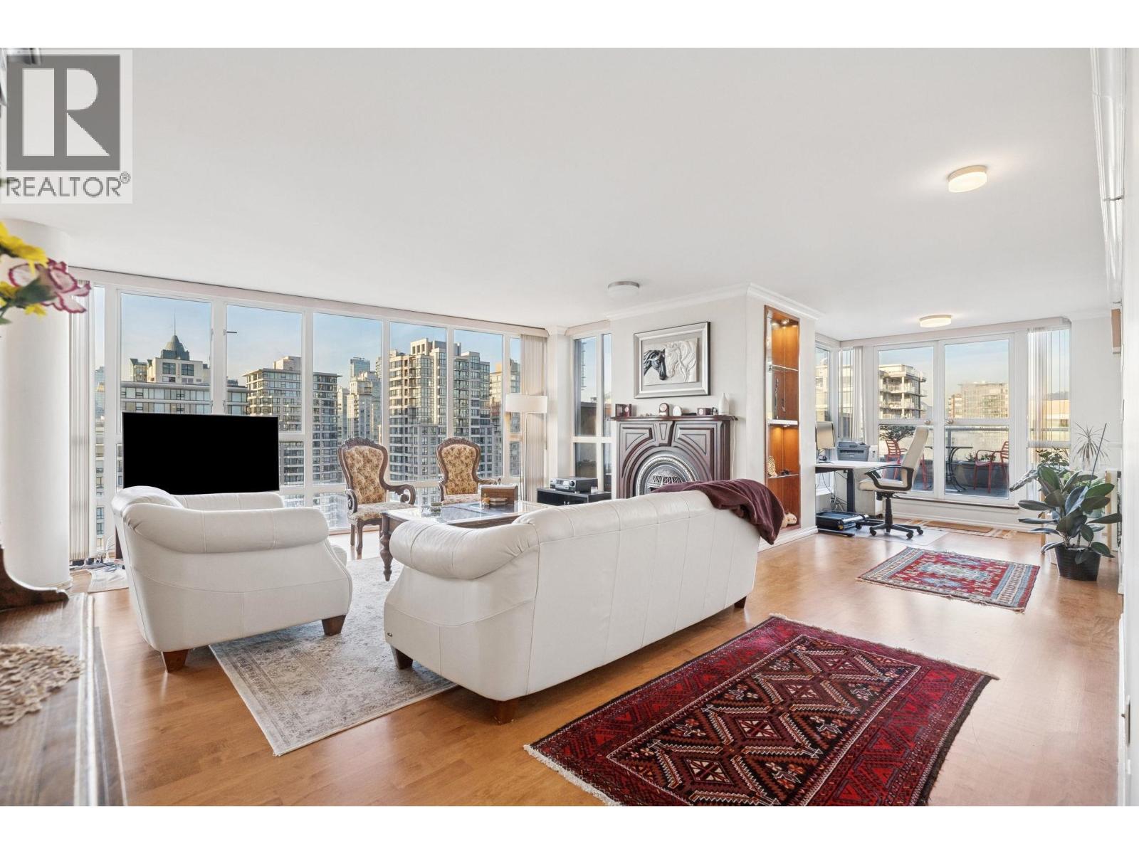 PH5 950 CAMBIE STREET