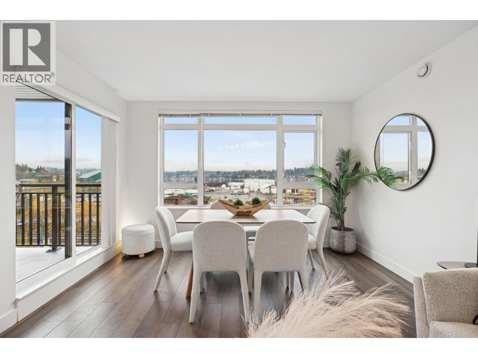 412 2525 CLARKE STREET