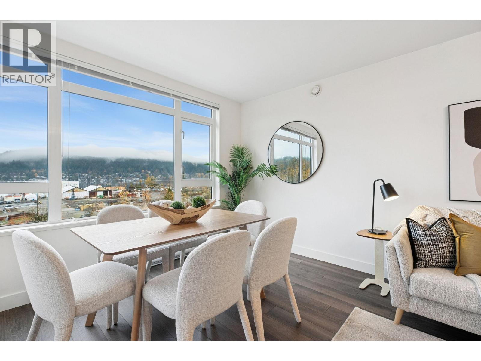 412 2525 CLARKE STREET