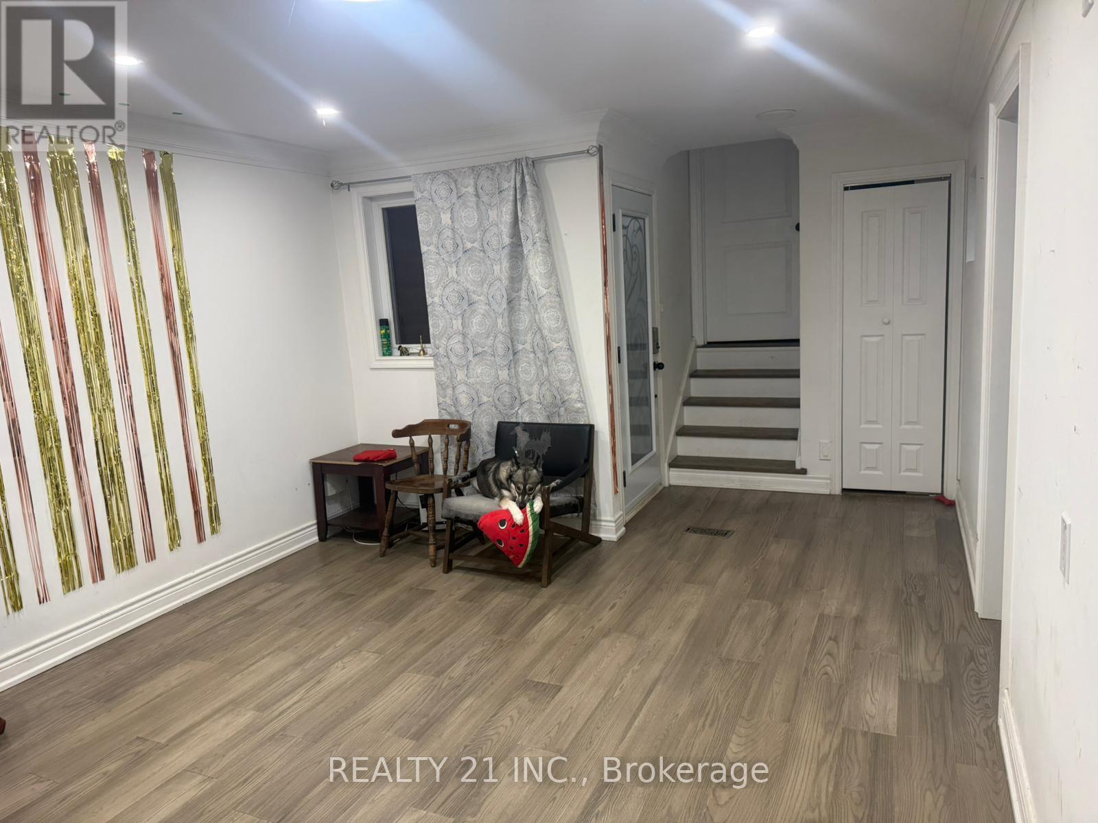 120 QUEENSBURY AVENUE