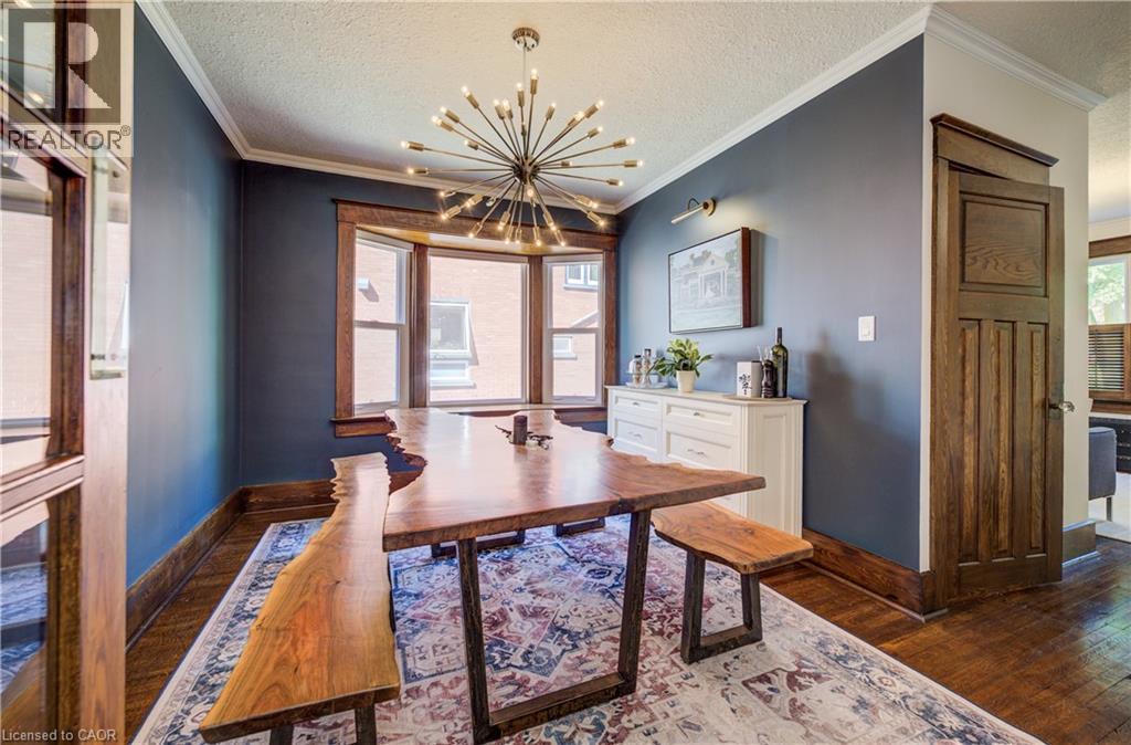 36 HEINS Avenue