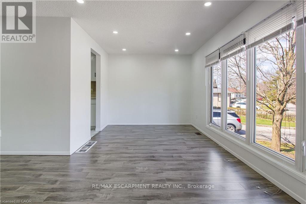 UPPER - 24 TARA CRESCENT