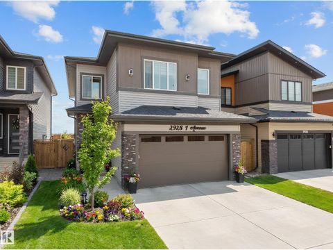 2928 1 AV SW Edmonton AB T6X3E2