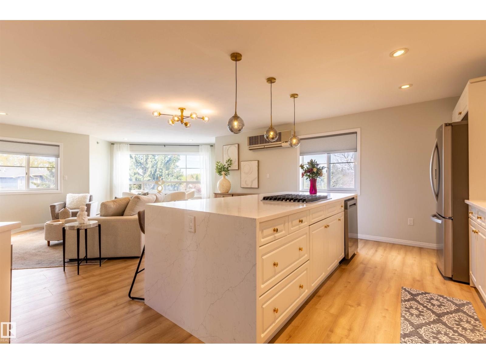 #303 20 GRANGE DR