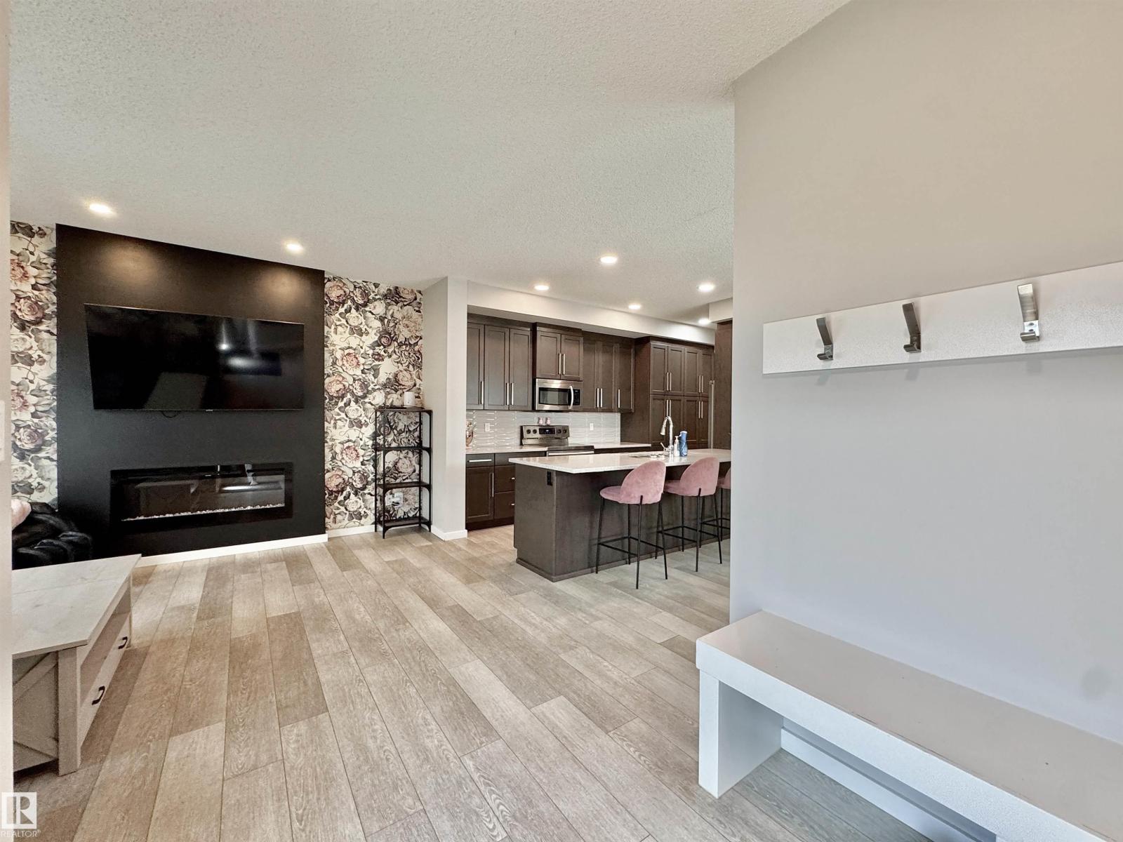 302 BALSAM LI