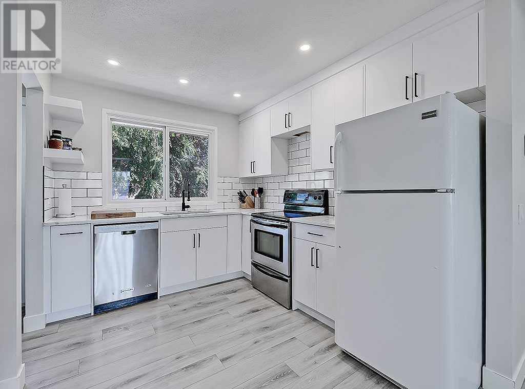 332 Lysander Place SE