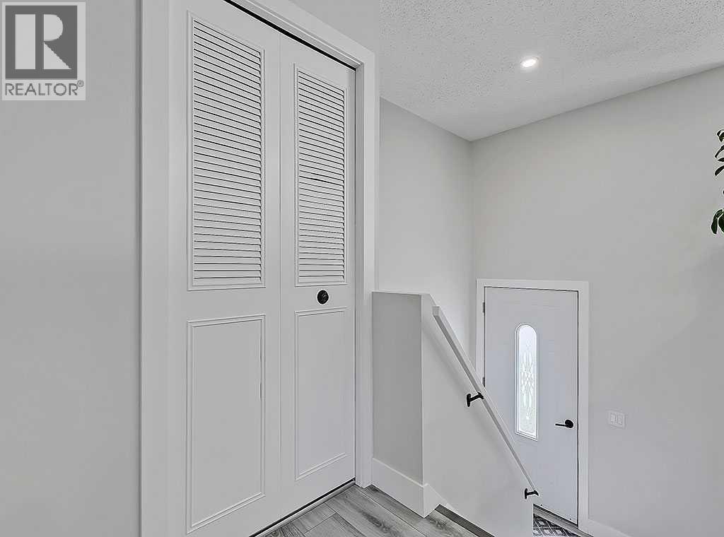 332 Lysander Place SE
