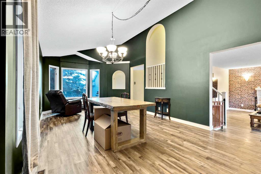 224 Macewan Ridge Close NW