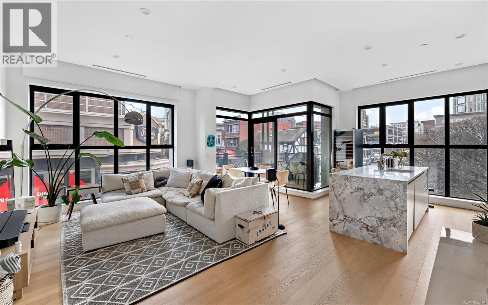 203 888 Government St