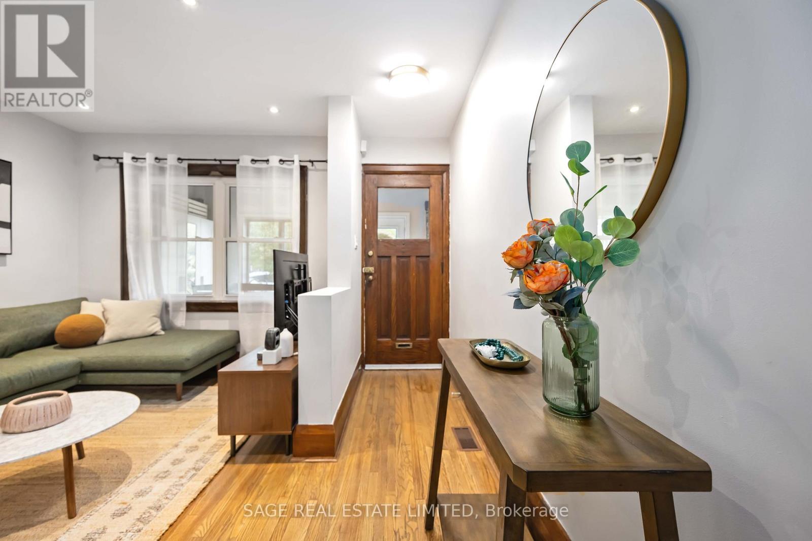 552 VICTORIA PARK AVENUE