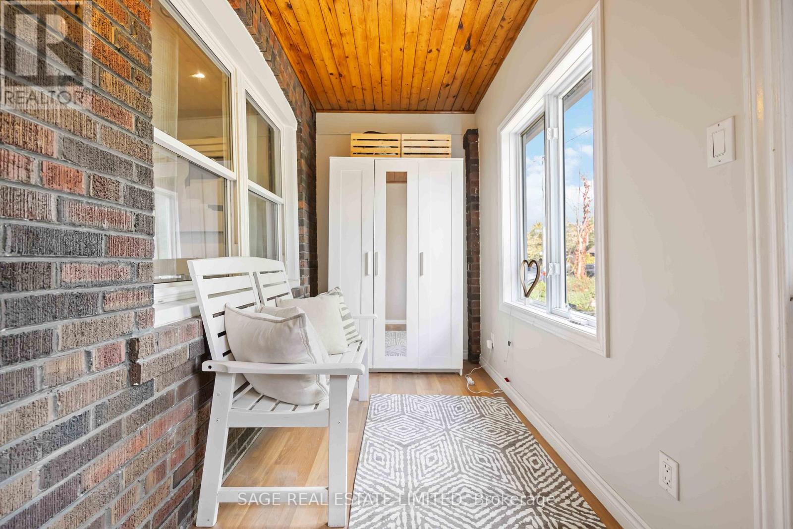 552 VICTORIA PARK AVENUE