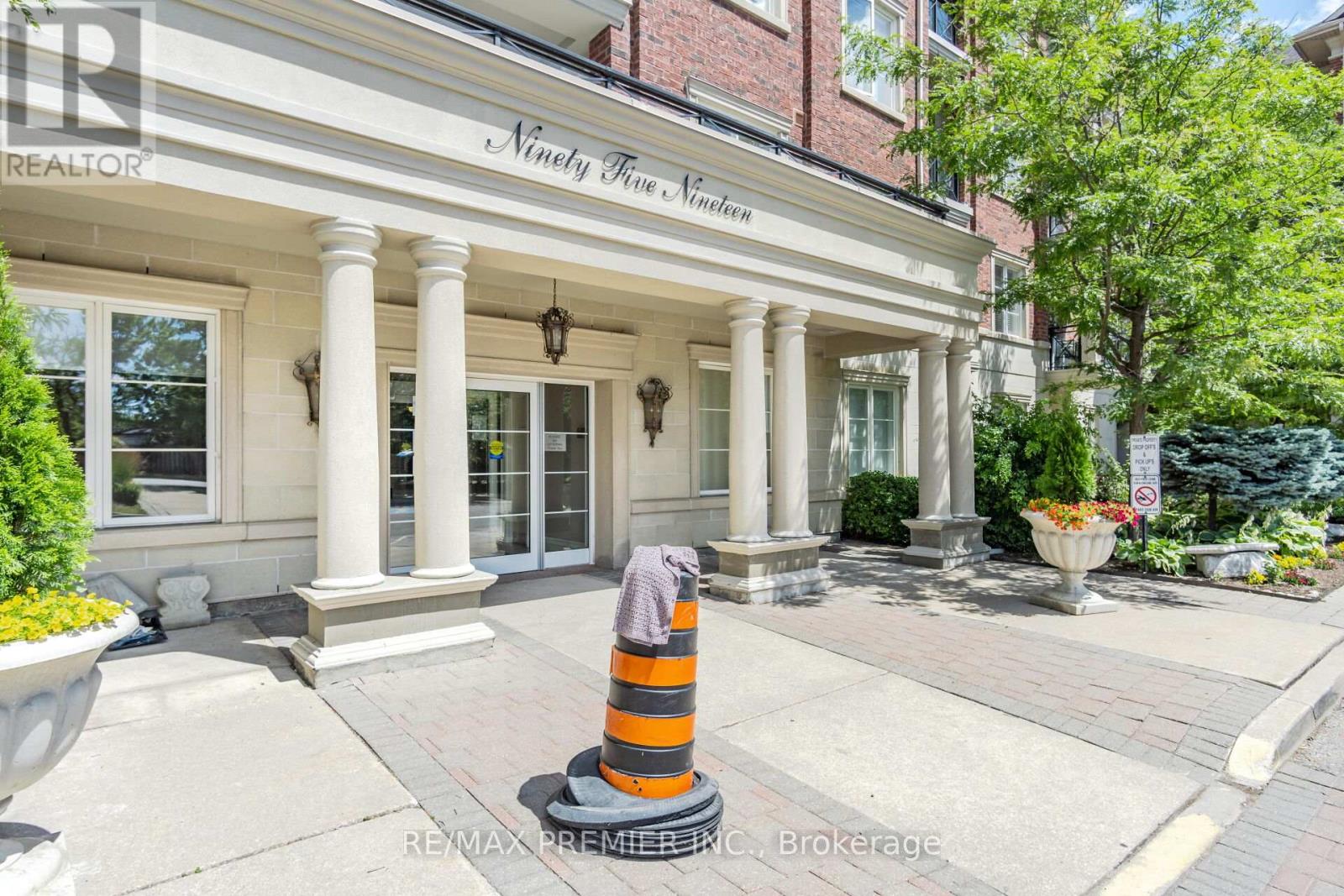 UNIT 6 - 9519 KEELE STREET