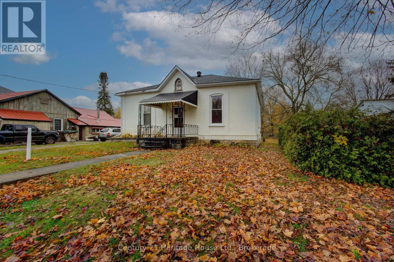 152 COUNTESS STREET N