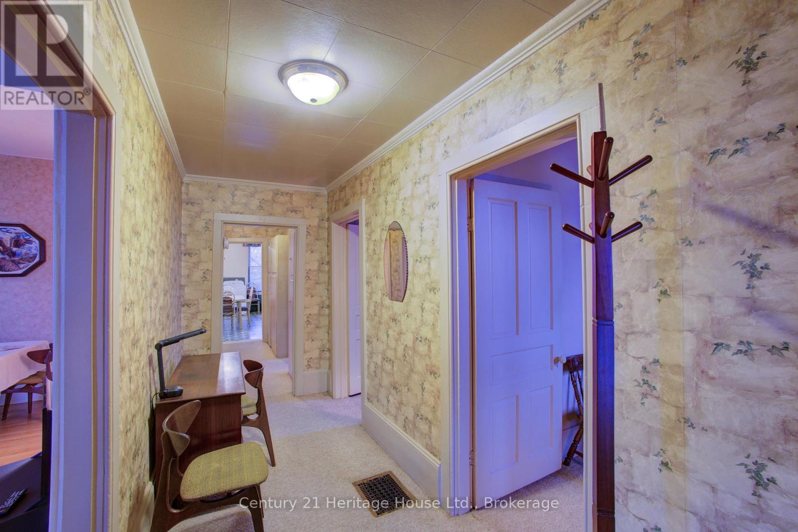 152 COUNTESS STREET N