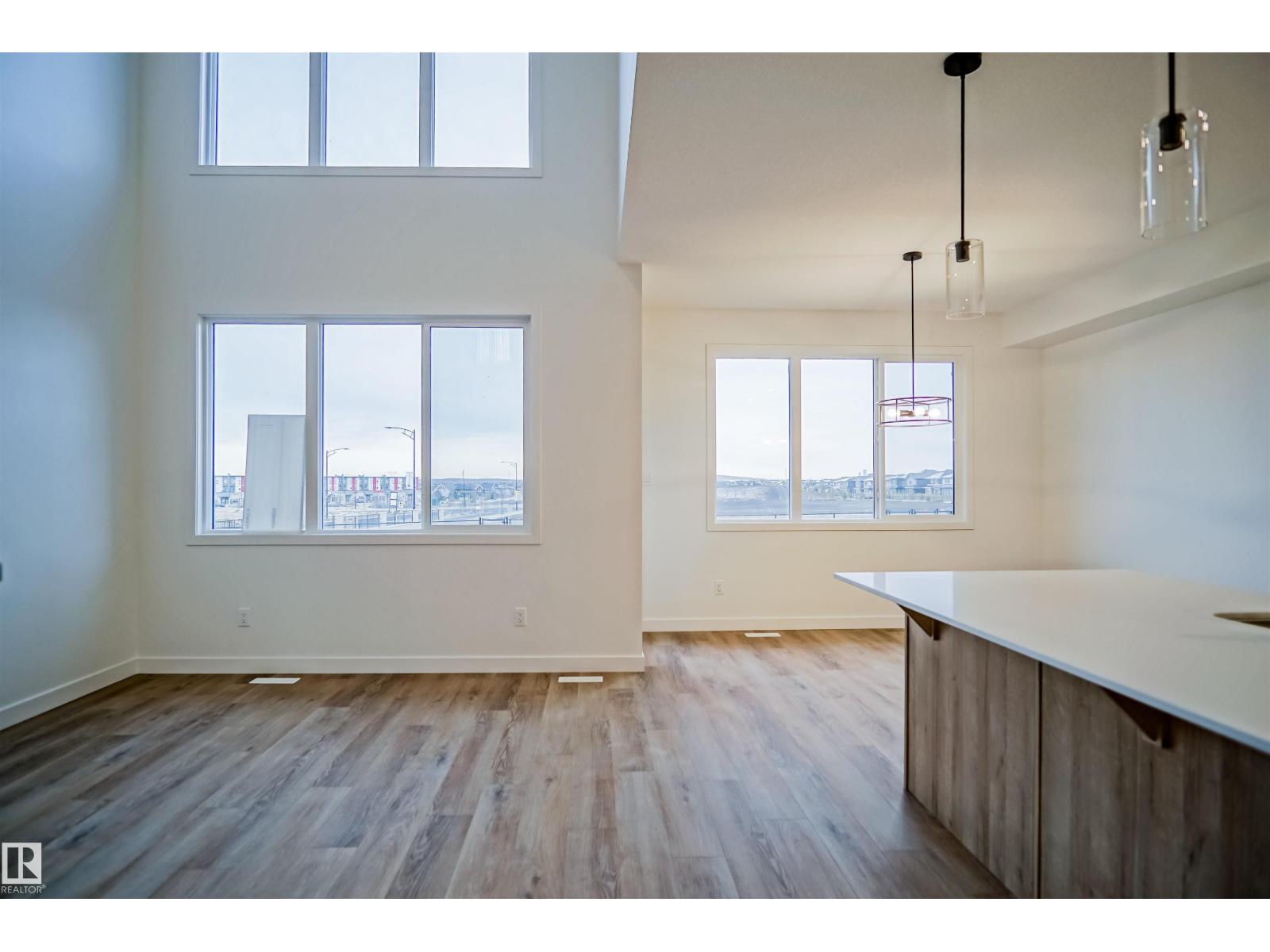1604 11 AV NW