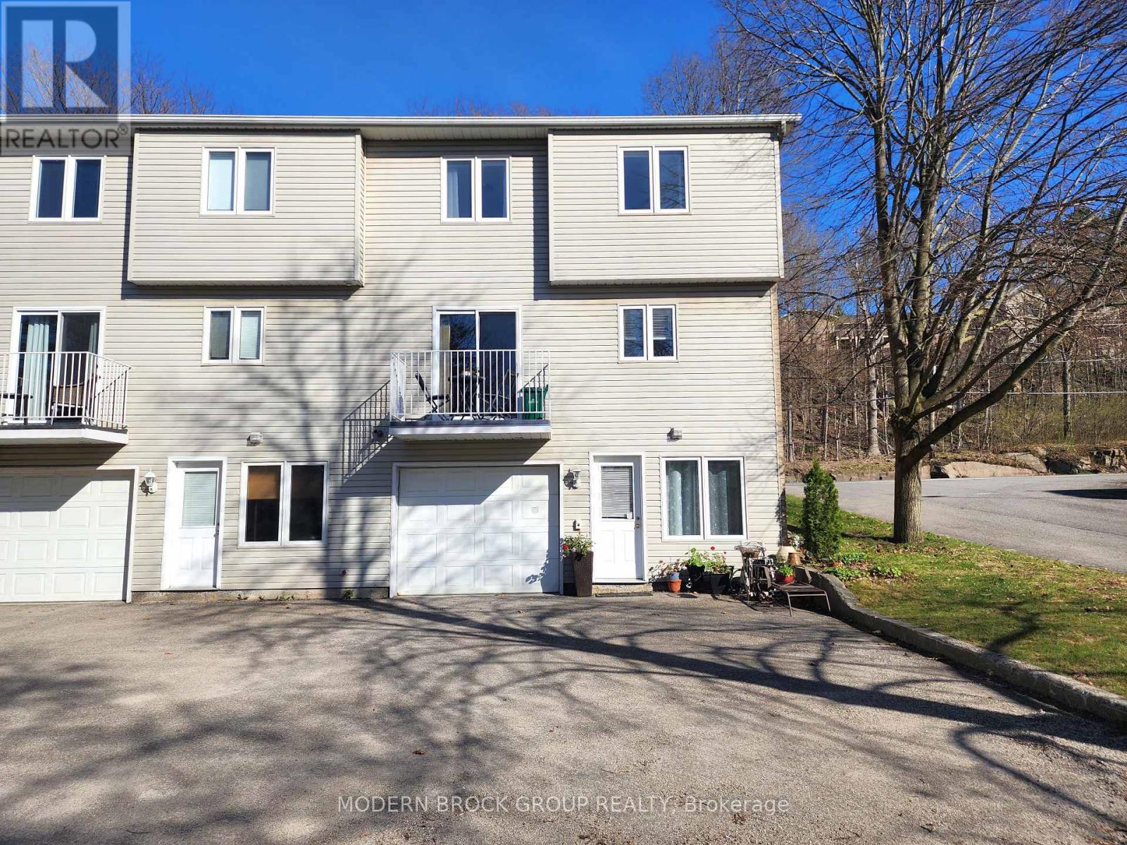 516 KING STREET W