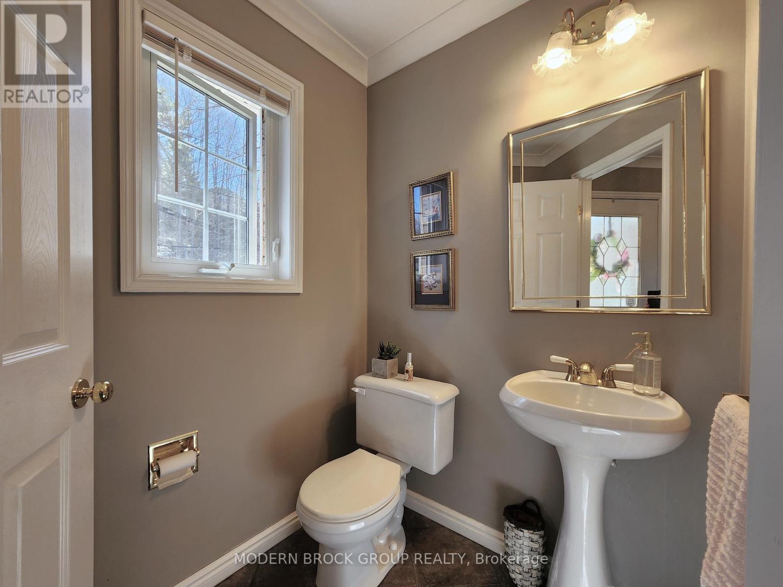 516 KING STREET W