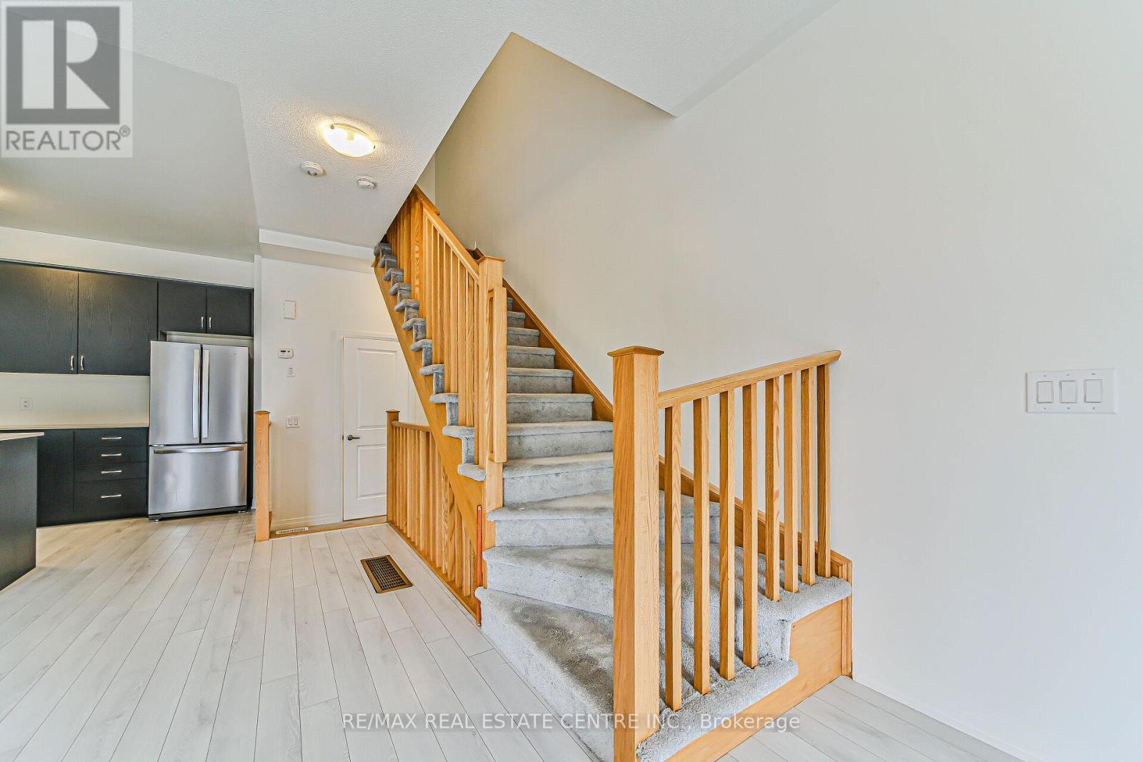 902 - 585 COLBORNE STREET E