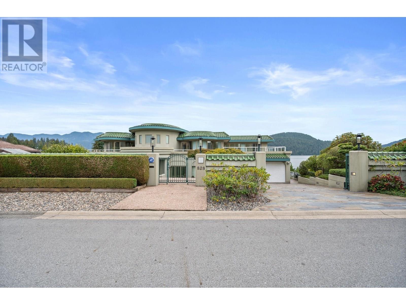 828 BEACHVIEW DRIVE