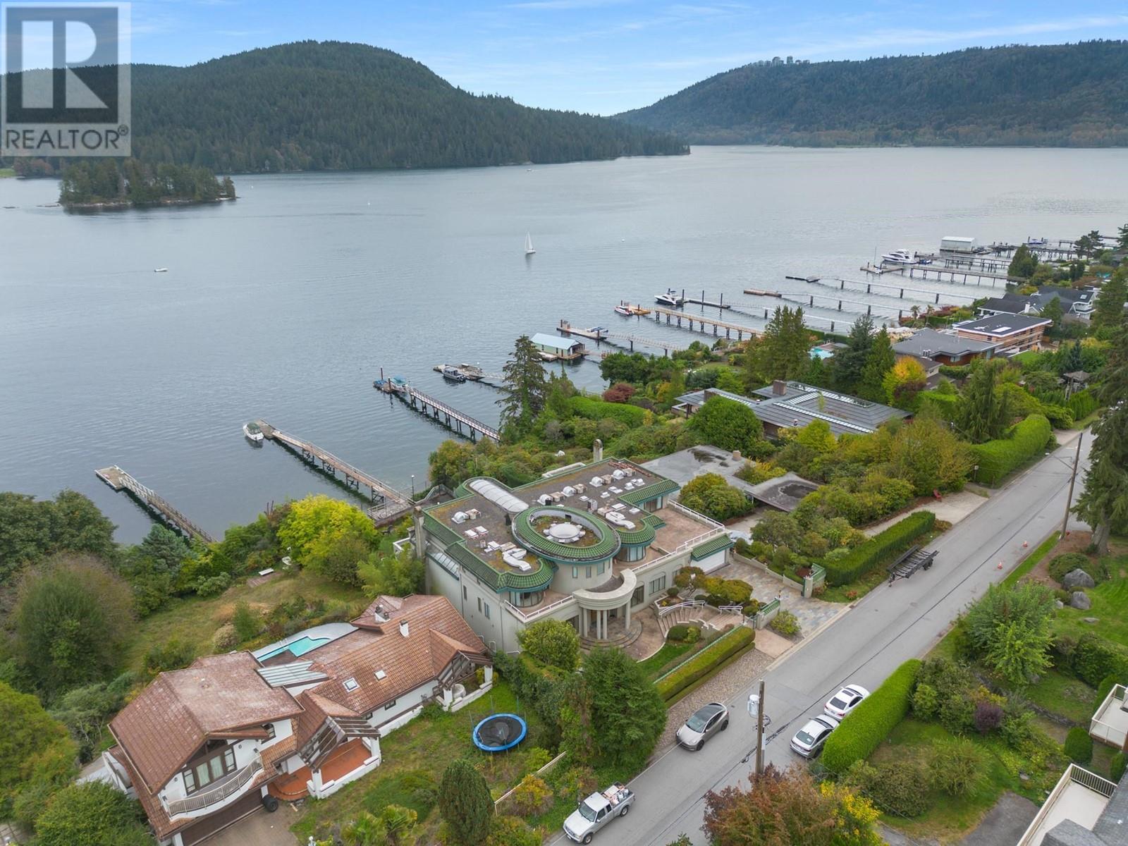 828 BEACHVIEW DRIVE