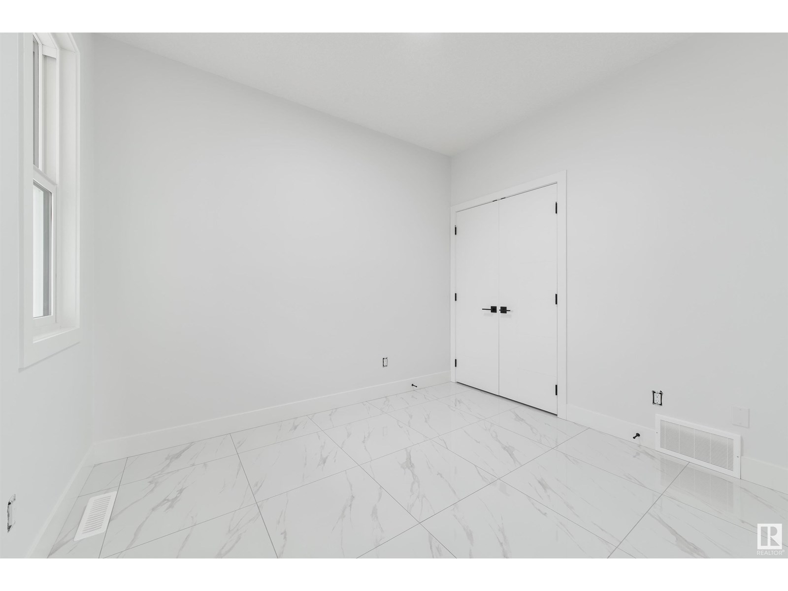 536 37 ST SW SW