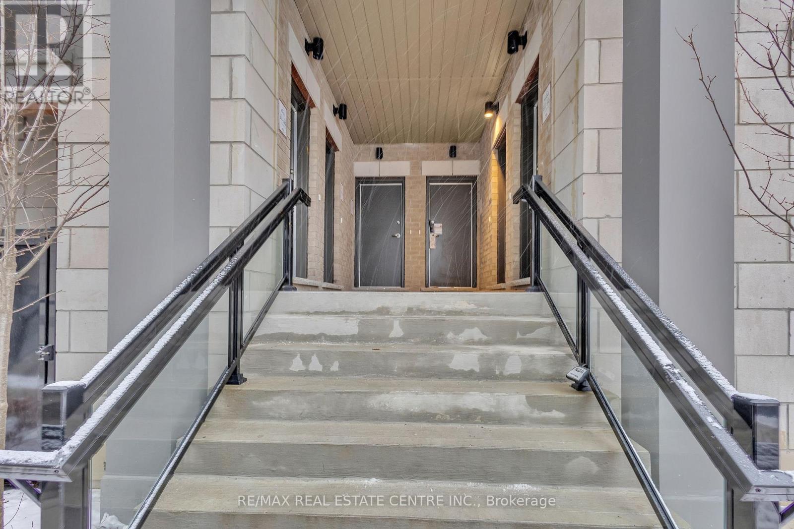 (G 32) 312 - 10 HALLIFORD PLACE