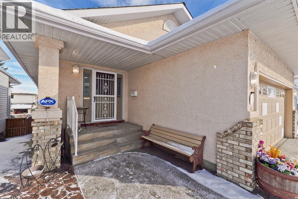 180 Hidden Vale Close NW