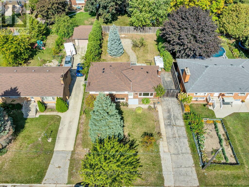 1002 EASTLAWN AVENUE