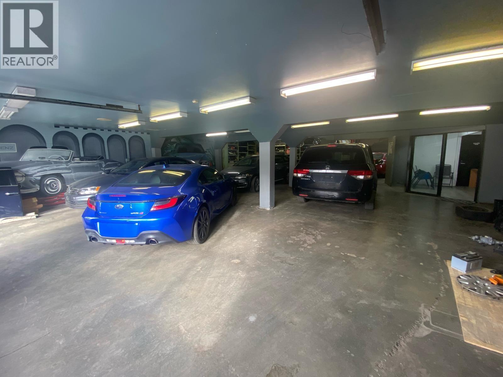 2635 KINGSWAY AVENUE