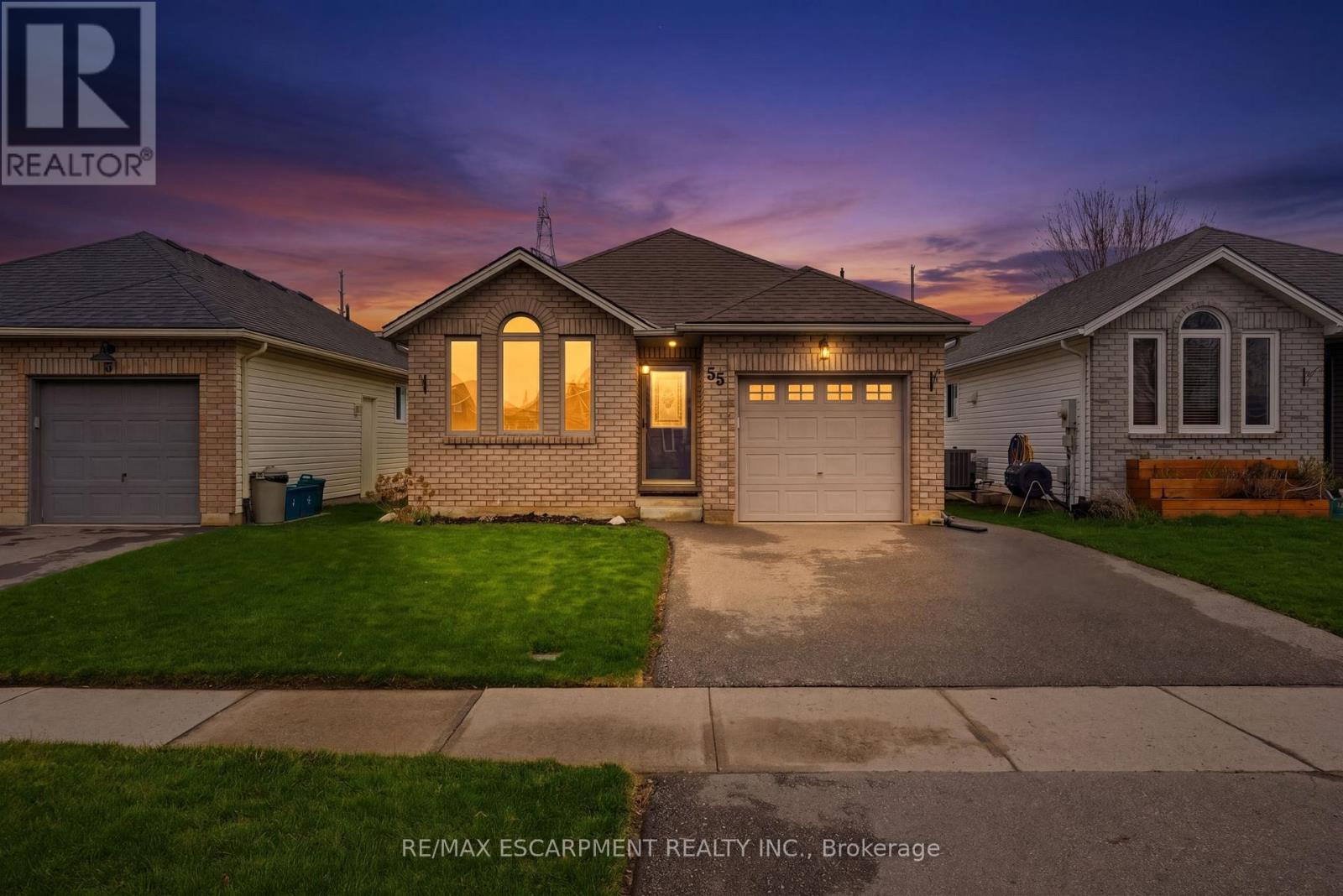 55 ANASTASIA CRESCENT