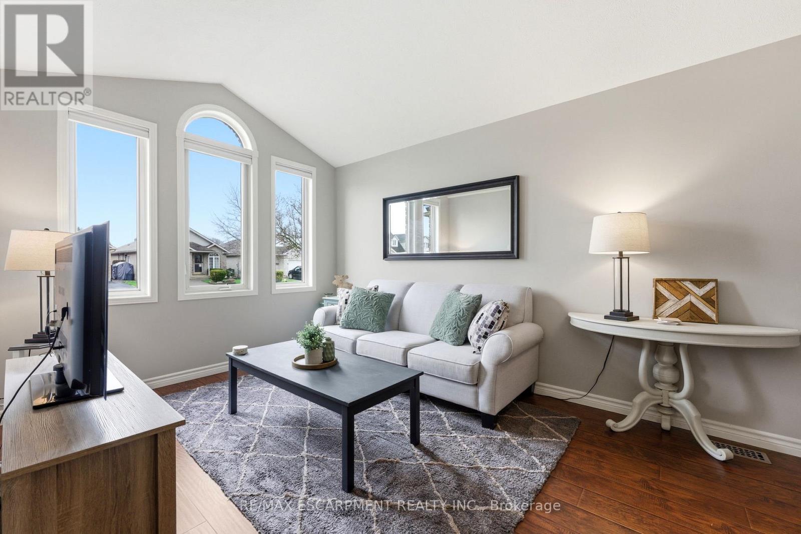 55 ANASTASIA CRESCENT