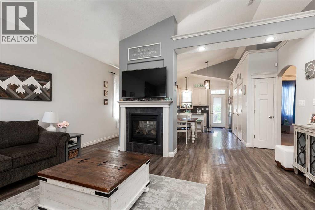 8 Riverton Crescent W