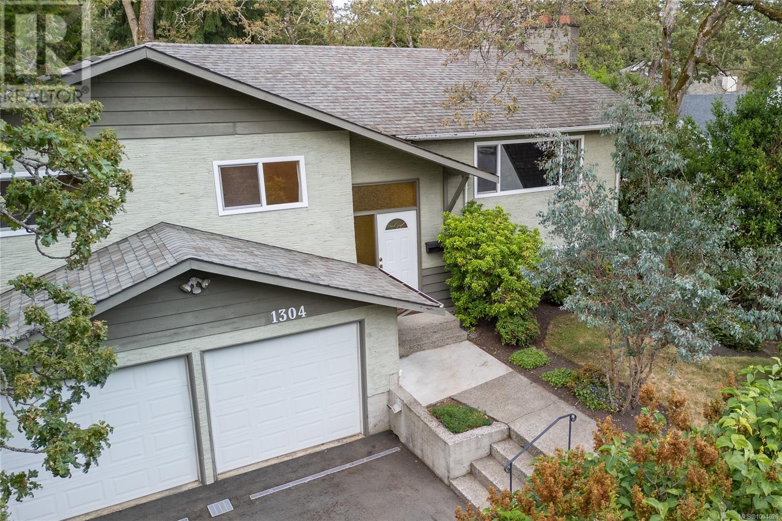 1304 Palmer Close