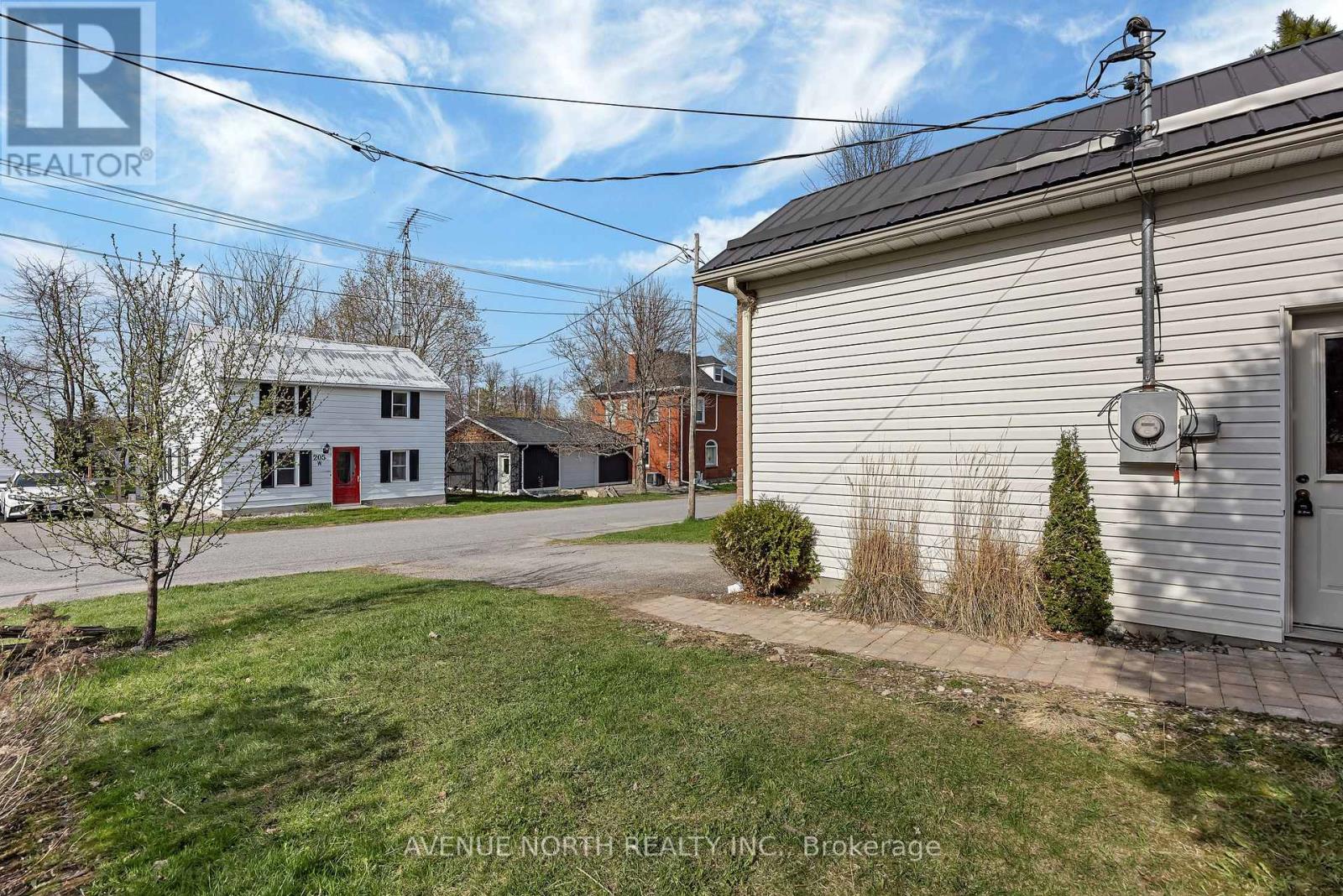 206 WELLINGTON STREET W