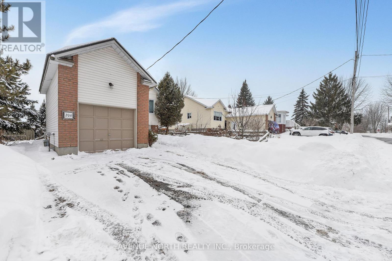 206 WELLINGTON STREET W