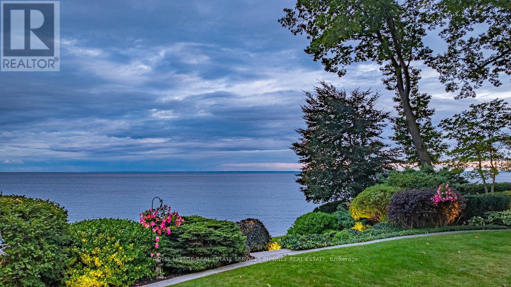 6 ENNISCLARE DRIVE W