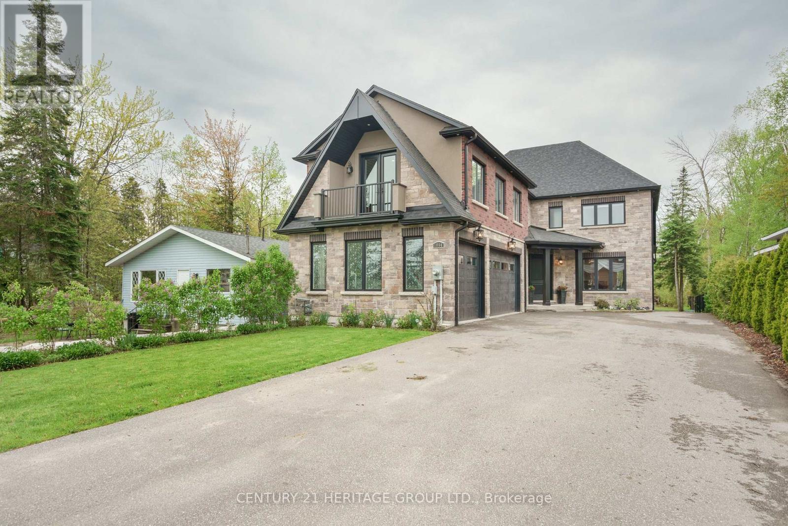 1894 SIMCOE BOULEVARD