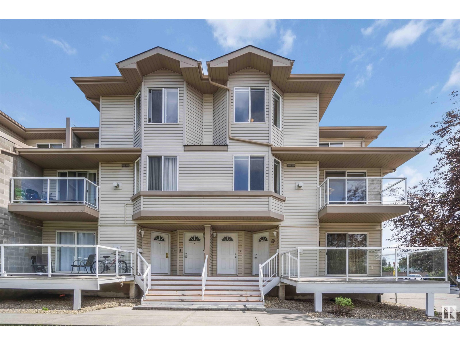 #25 2505 42 ST NW