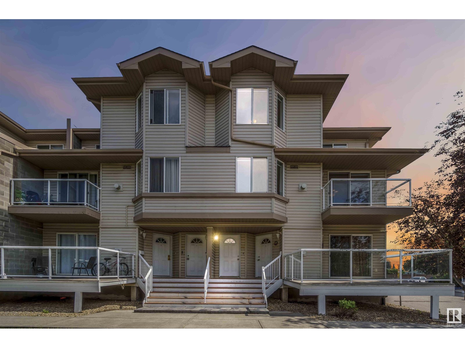 #25 2505 42 ST NW