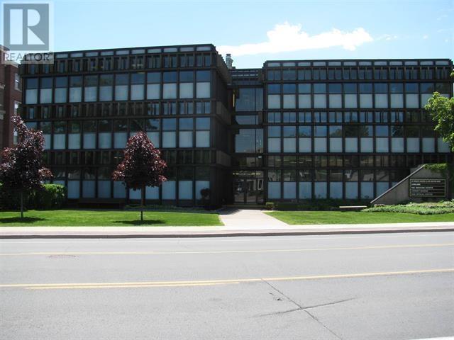 Photo 1 of 9 — 955 Queen ST E, Sault Ste. Marie, ON P6A2C3