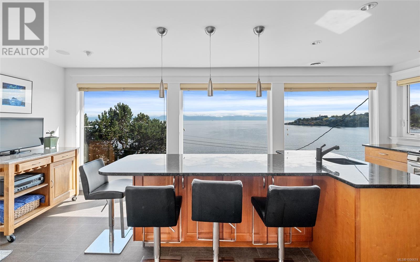488 Beach Dr