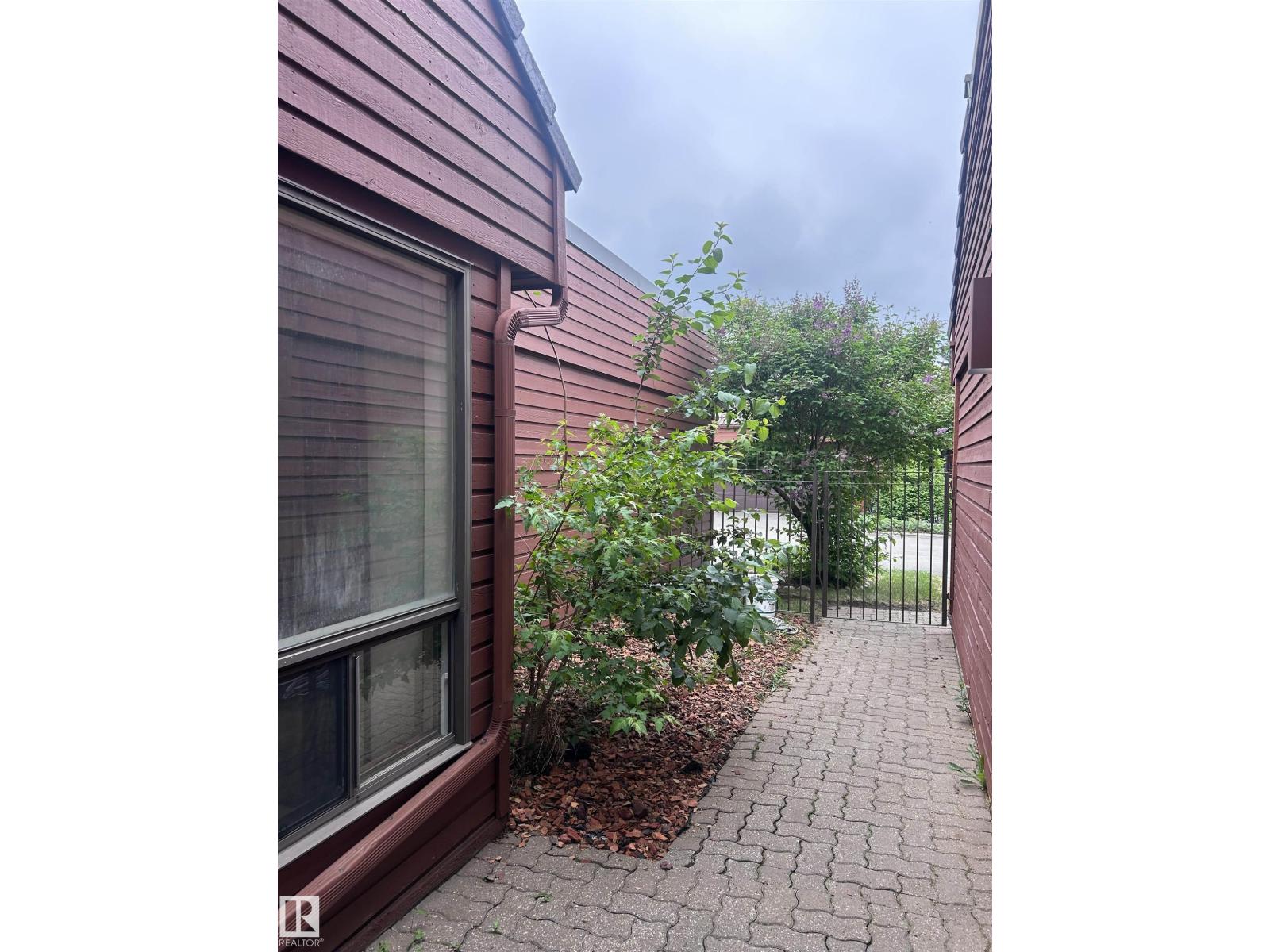 #23 500 LESSARD DR NW