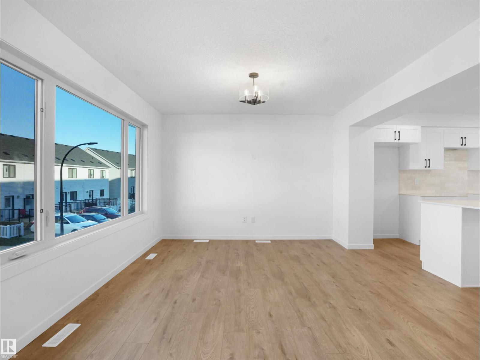 #67 525 Secord BV NW