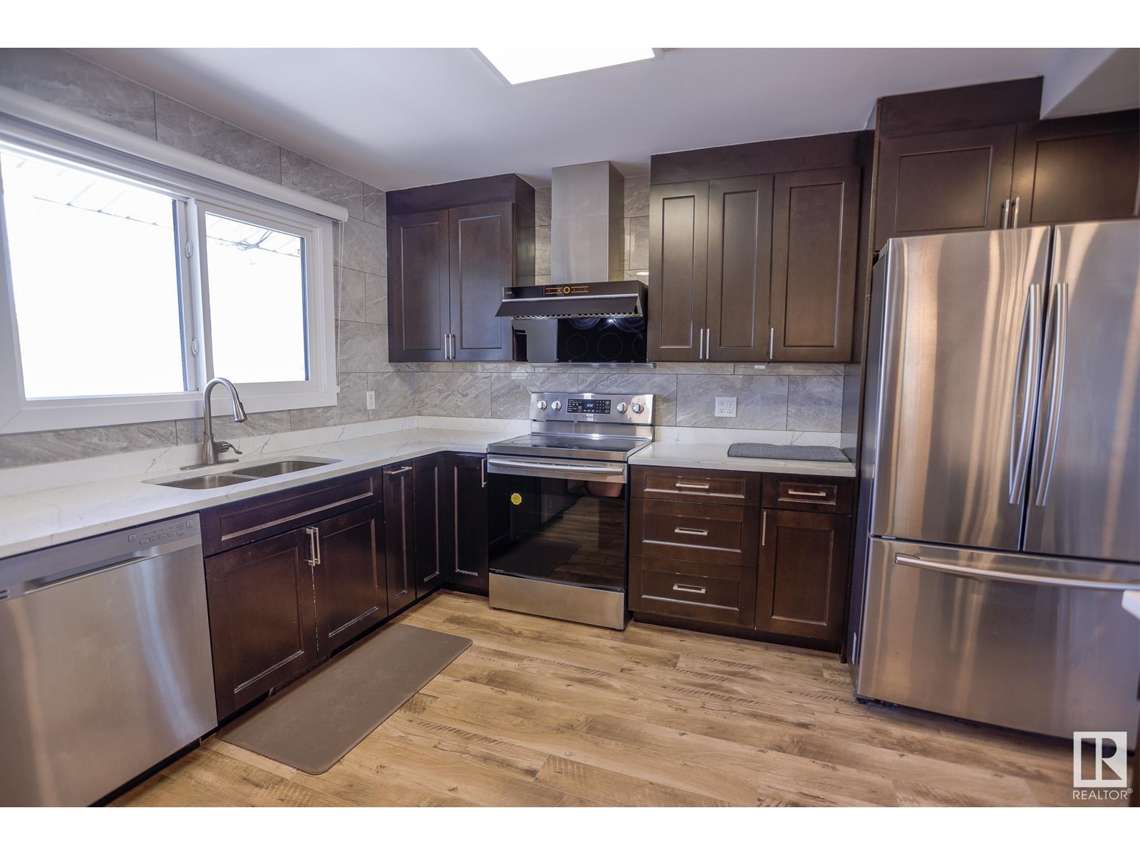 8406 149 ST NW
