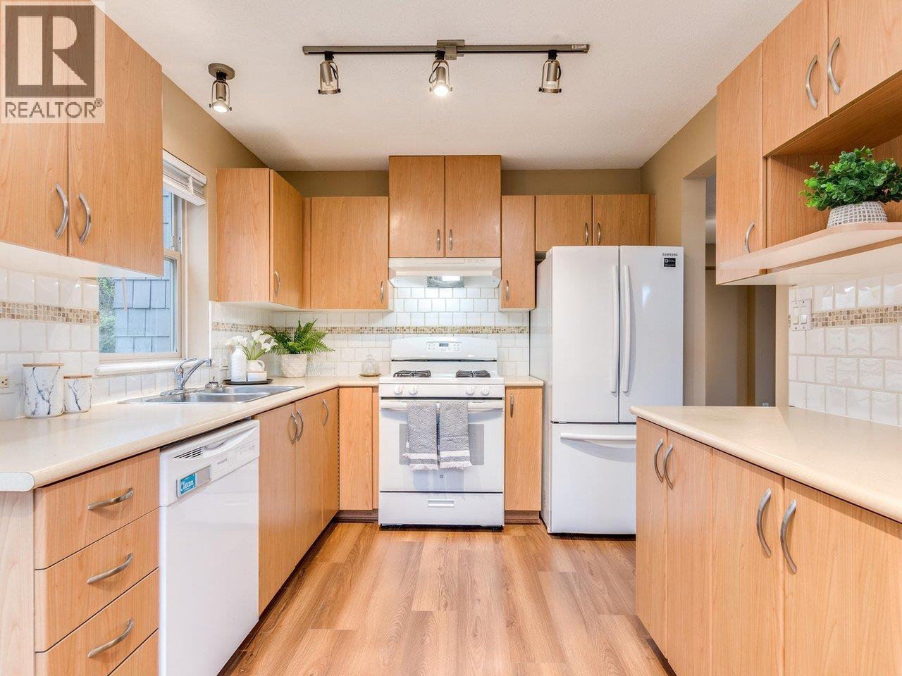 304 2988 SILVER SPRINGS BOULEVARD